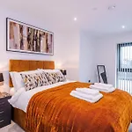 Flat 38, Axis - Centre, Roof Terrace, Free Parking Apartment *