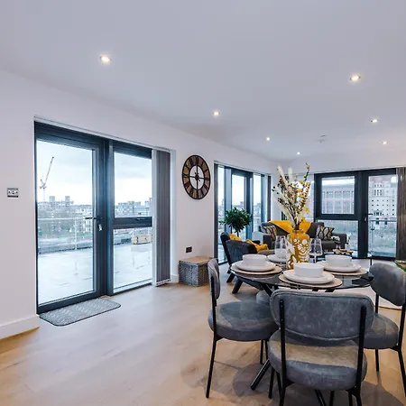 Daire Flat 38, Axis - Centre, Roof Terrace, Free Parking *