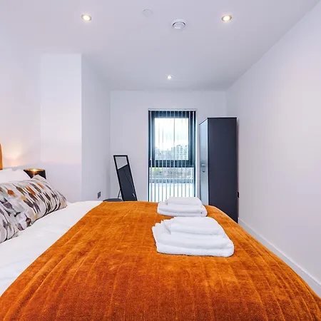 Flat 38, Axis - Centre, Roof Terrace, Free Parking Apartment *