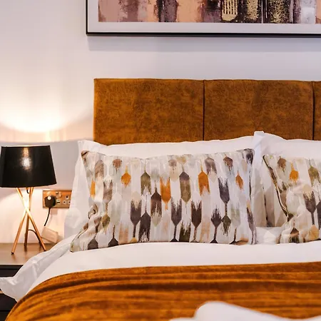 Flat 38, Axis - Centre, Roof Terrace, Free Parking Apartment *