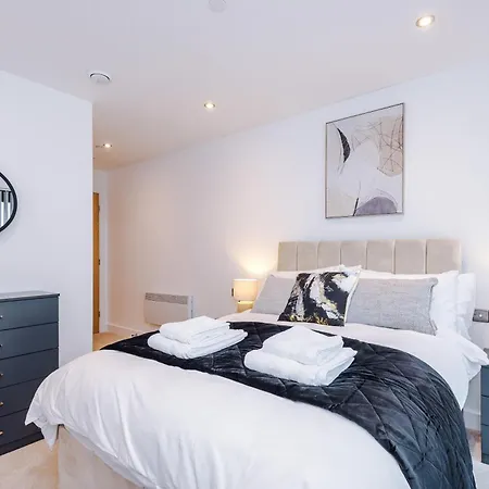 Flat 38, Axis - Centre, Roof Terrace, Free Parking *