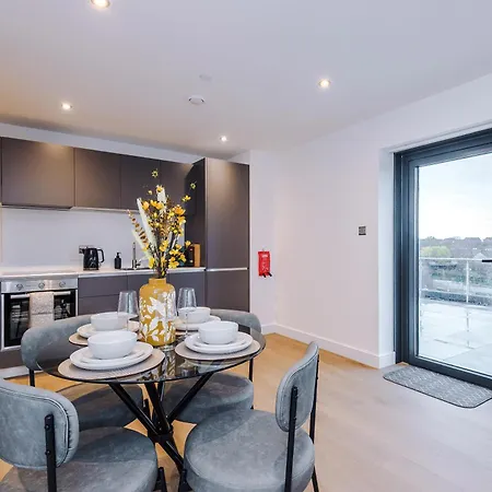 Flat 38, Axis - Centre, Roof Terrace, Free Parking Apartment